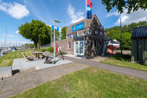 Het havenkantoor bij Jachthaven Waterland in Monnickendam
