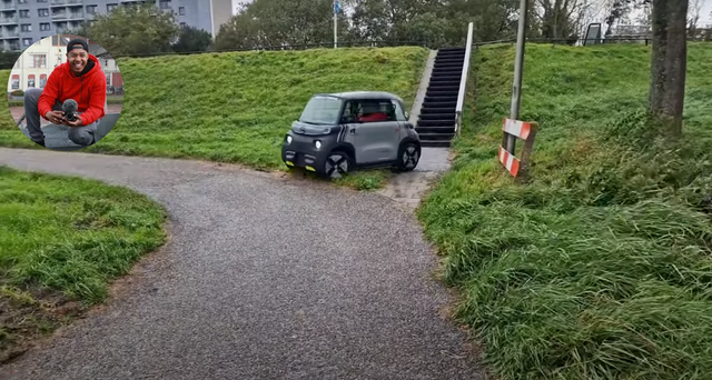 Orfeo Wartes gaat op stap door Purmerend met deze elektrische bromfiets.