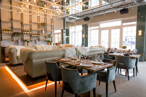 Het interieur van de Brasserie Poort van Amsterdam in Uitdam