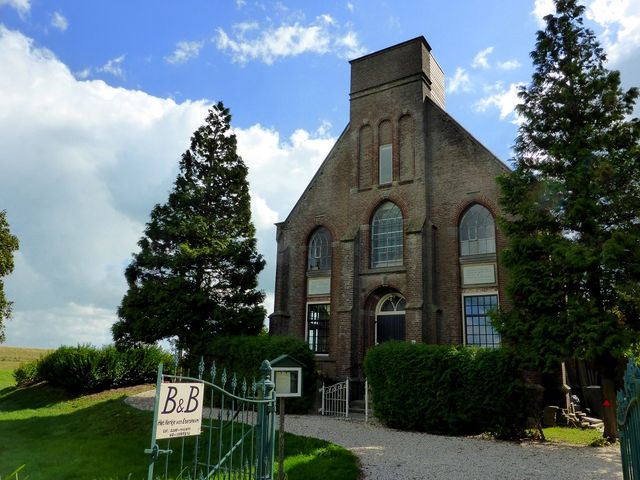 Het Kerkje van Etersheim is een unieke B&B in Noord-Holland. Gelegen in Oosthuizen, onderdeel van Laag Holland.