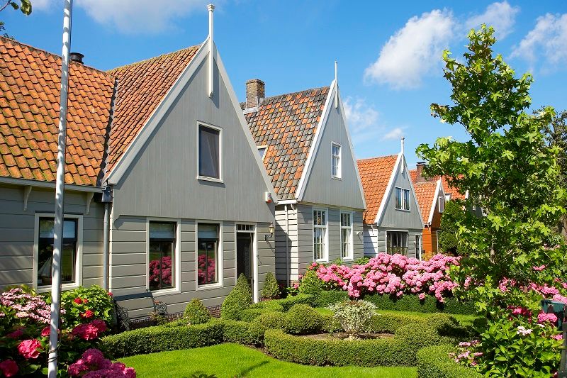 Iconische houten huizen in Zuiderwoude