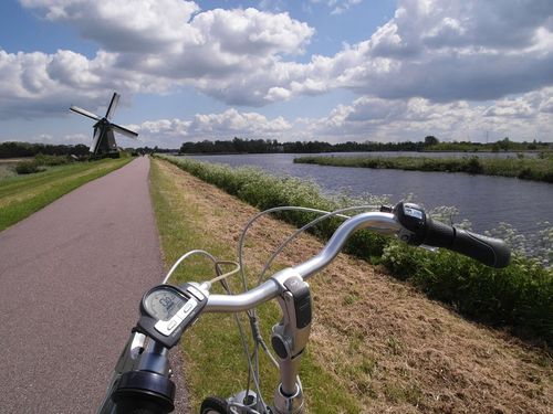 Fietser bij de Twiskemolen