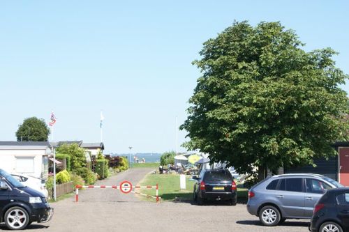 De ingang van Camping de Eenhoorn in Schardam