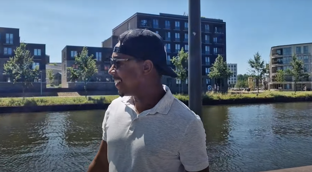 Orfeo Wartes op stap in Purmerend.