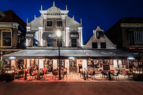 Gevel van BRASA Bar & Kitchen op de Koemarkt in Purmerend.