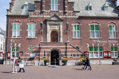 Het Purmerends Museum op de Kaasmarkt in de binnenstad van Purmerend in de provincie Noord-Holland.
