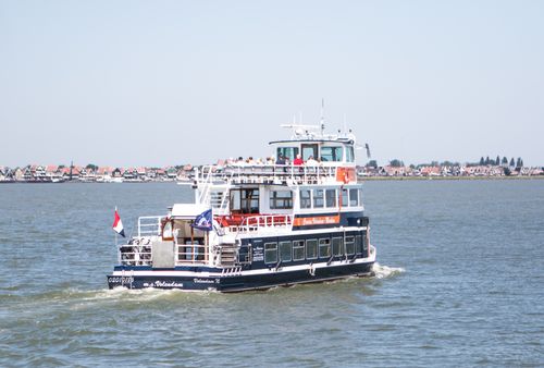 Een boot van de Marken Express