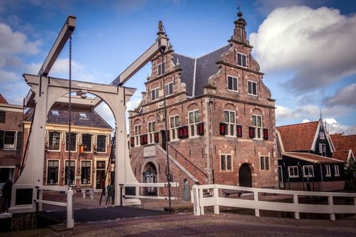 Buitenaanzicht van het Raadhuis in De Rijp.