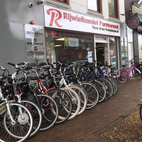 Fietsen voor de winkel Rijwielhandel Purmerend