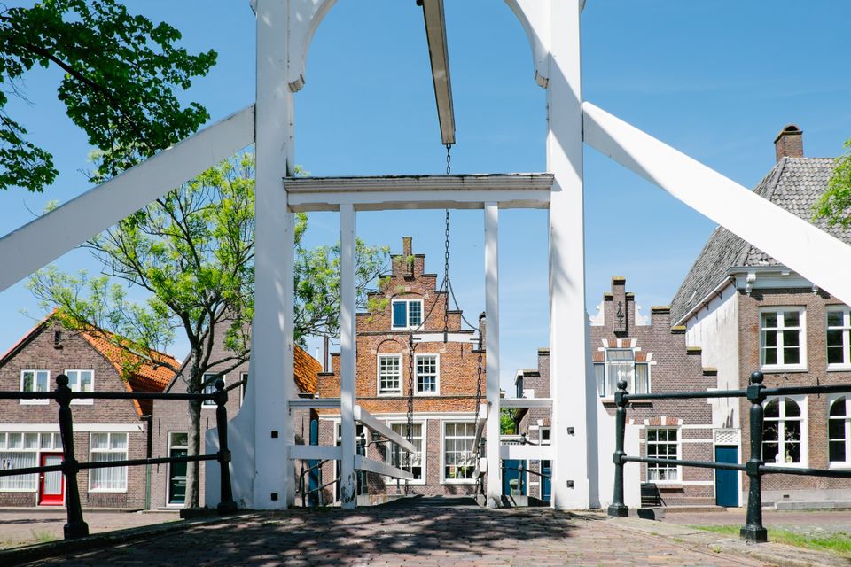 Een prachtig bruggetje in het Noord-Hollandse stadje Edam.