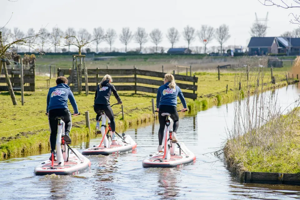 Fiets suppende mensen