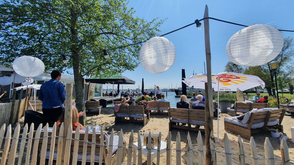 Terras bij Zeilhoek food & drinks in Katwoude
