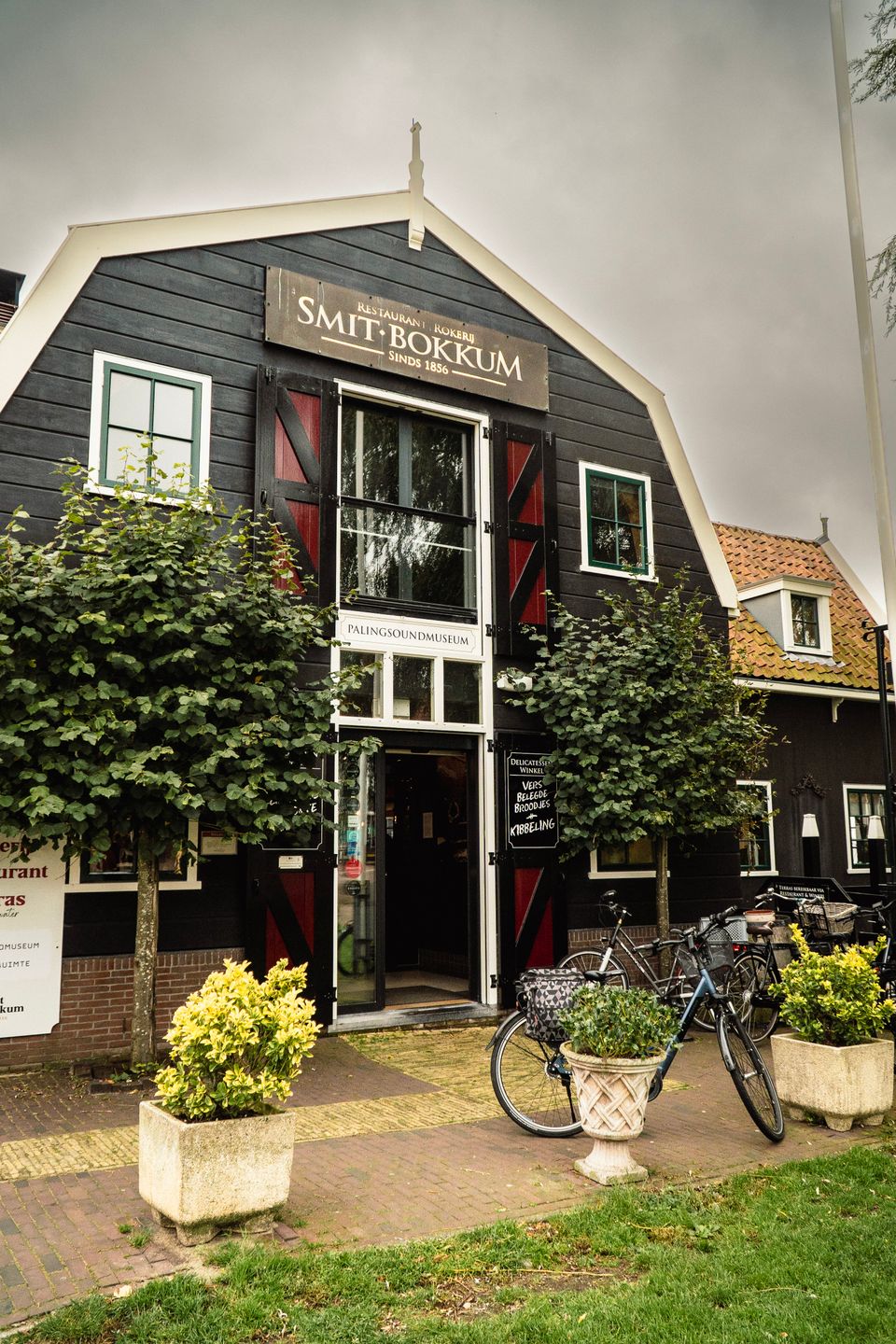 De buitenkant van het Palingsoundmuseum in Volendam