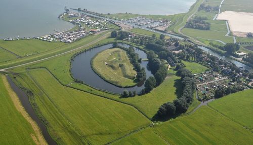 Luchtfoto van het Fort bij Edam.