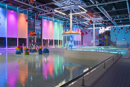 Het pierenbadje van het Leeghwaterbad in Purmerend met een grote paddenstoel in het midden.