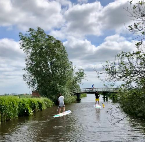 Mensen die suppen door Waterland