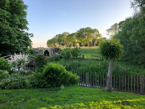 Een natuurhuisje van Wennekers met uitzicht naar de dijk