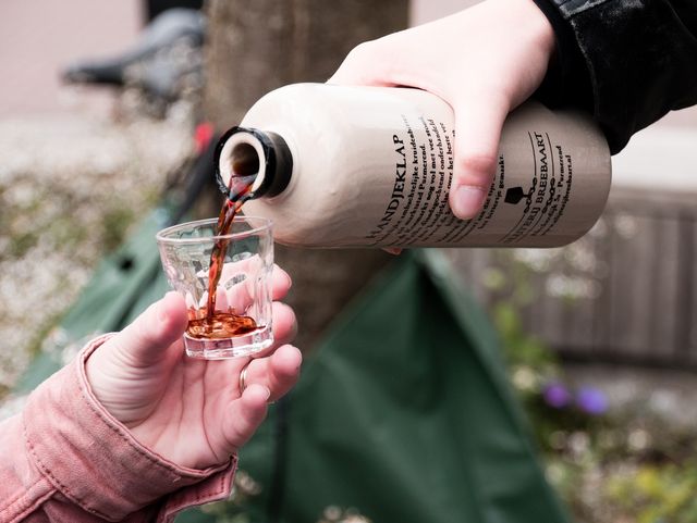 Likeur 'Handjeklap' in Monnickendam.