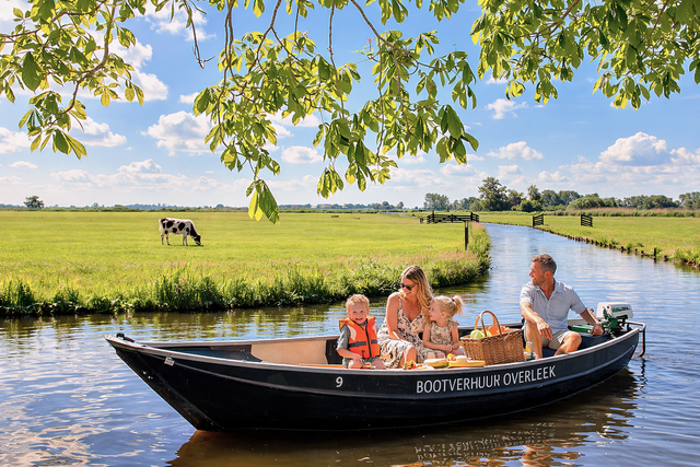 Een gezien die aan het varen is met Bootverhuur Overleek