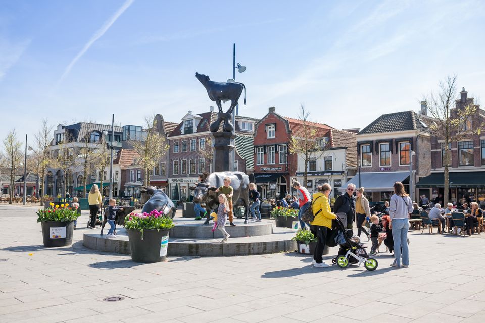 Mensen op de Koemarkt